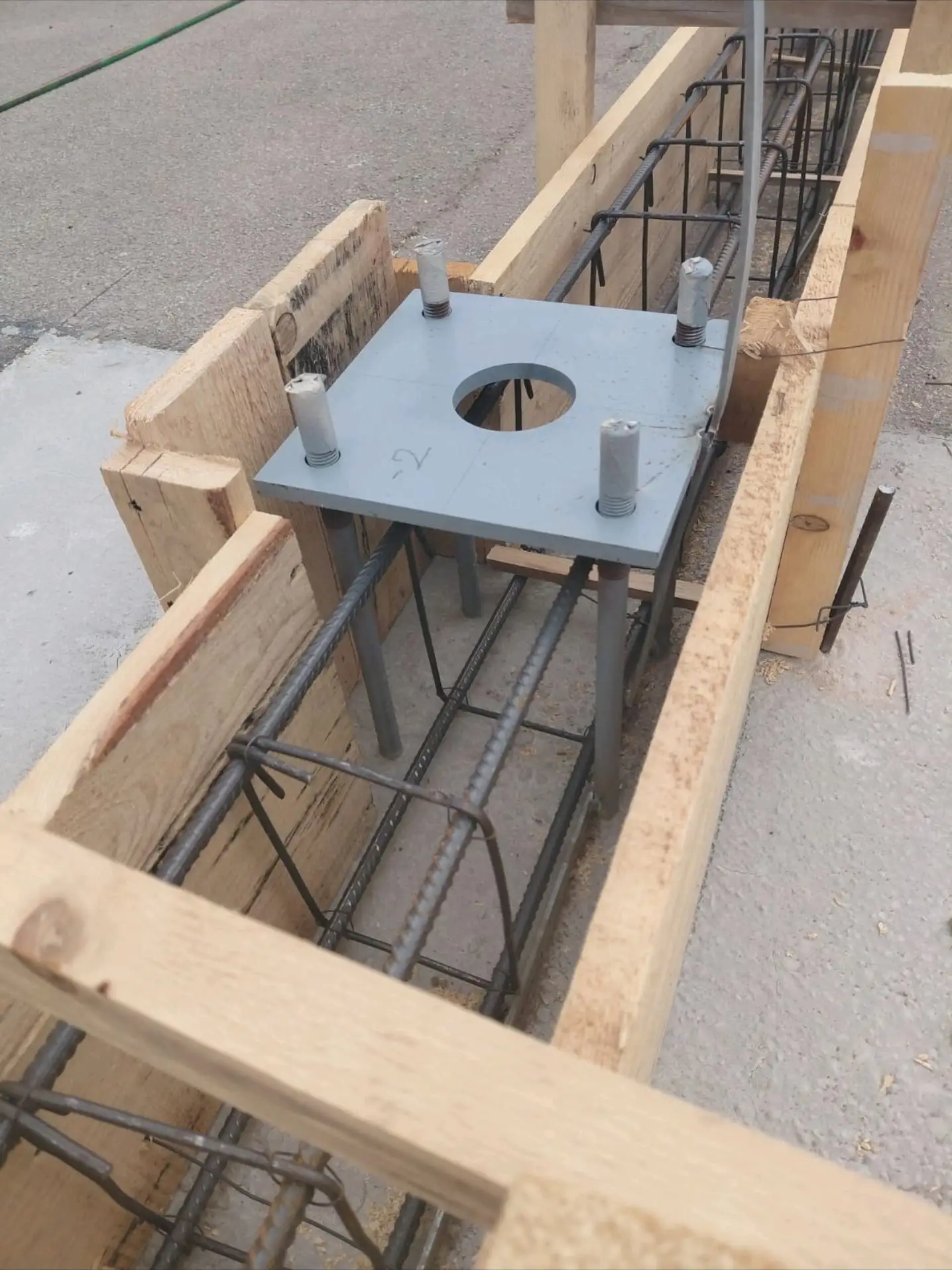 Reinforced concrete column base plate with anchor bolts and rebar